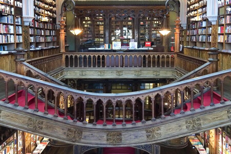 Porto: Guided Walking Tour and Lello Bookshop - Carmo and Carmelitas churches