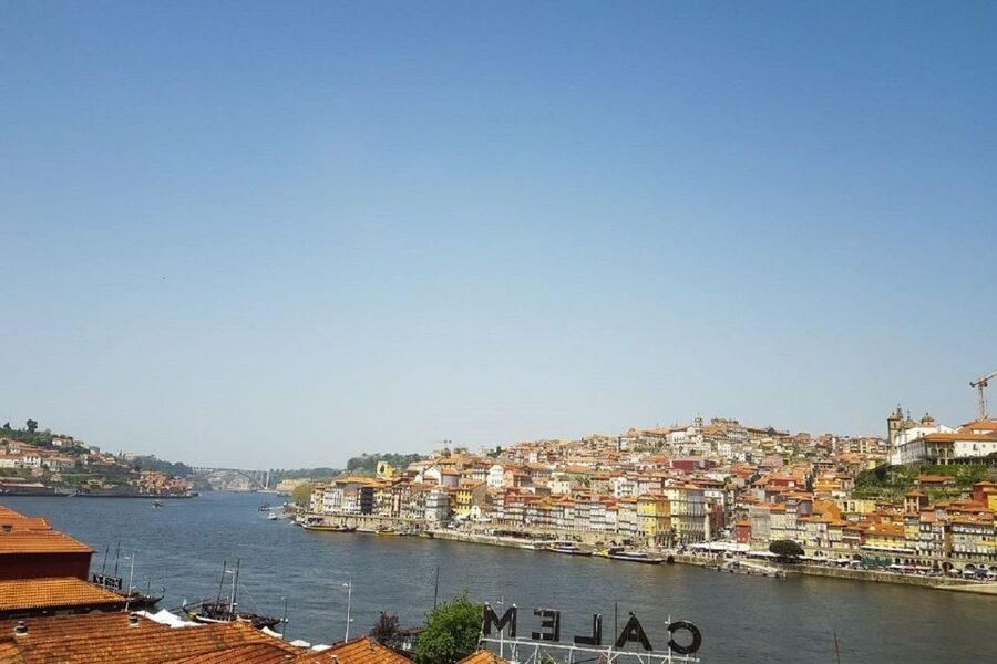 Porto: Guided Walking Tour and Lello Bookshop - Entering Lello Bookshop without the regular wait