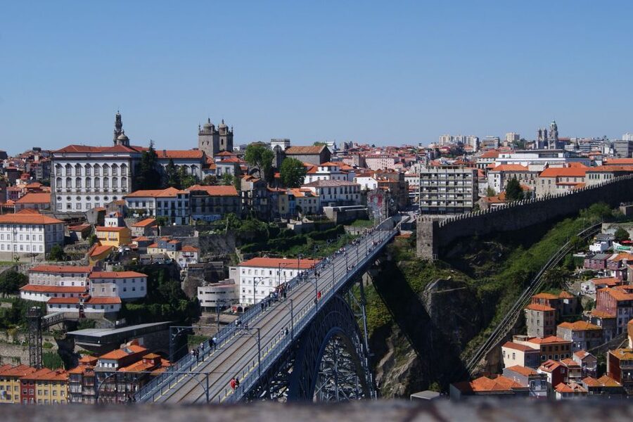 Porto: Guided Walking Tour and Lello Bookshop - Starting at Sé and Porto Cathedral
