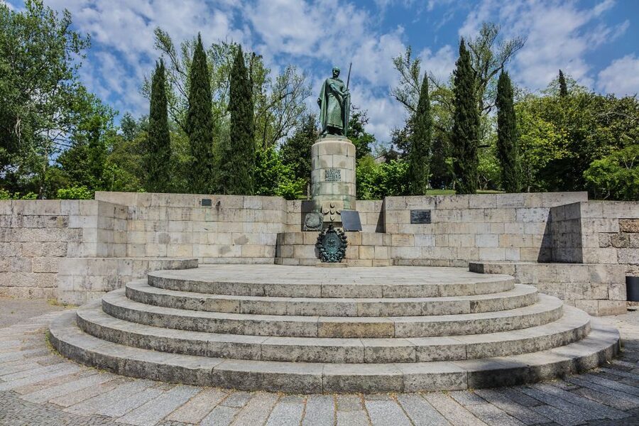 Porto: Guimarães & Braga Tour with Entry Tickets and Lunch - Lunch with northern Portuguese flavor