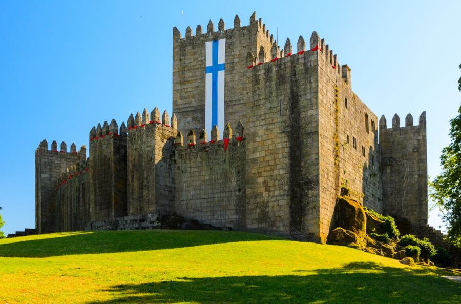 Porto: Guimarães & Braga Tour with Entry Tickets and Lunch - The small van and the guide make the difference