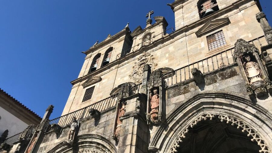 Porto: Guimarães & Braga Tour with Entry Tickets and Lunch - How much walking should you expect?