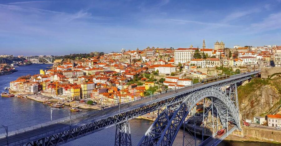 Porto Half-Day Tour and Wine Tasting - The guides can make or break the experience