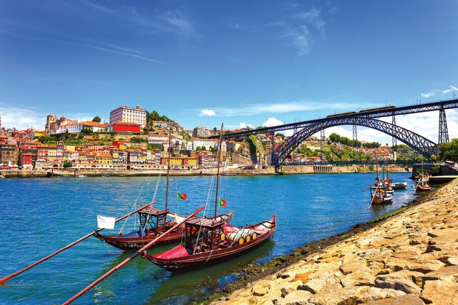 Porto Half-Day Tour and Wine Tasting - São Bento Station and its blue-tile story