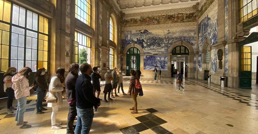 Porto: Historical Center Walking Tour - São Bento station and the city’s changing character