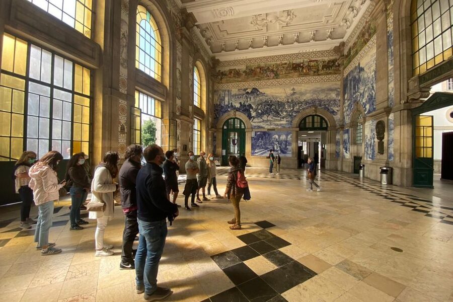 Porto: Historical Center Walking Tour - Starting in Sé, where Porto feels oldest