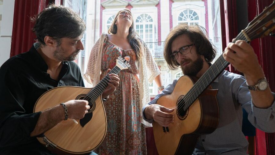 Porto: Live Fado Concert with Glass of Tawny Port Wine - The Portuguese guitar and the Tawny Port pause