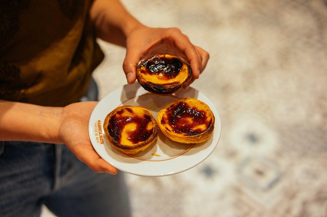 Porto Private Food and Drink Tasting Tour with Local - Galerias Palladium and the Chapel of Souls