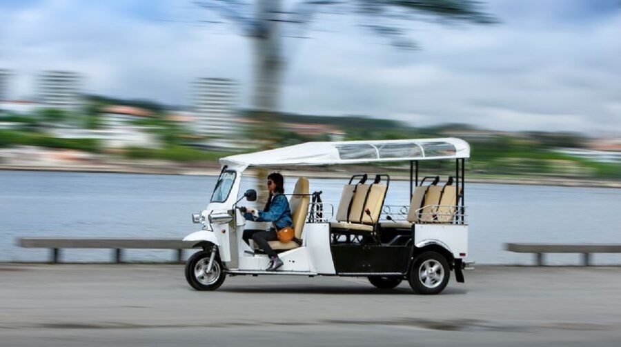 Porto: Private Sightseeing Tour by Electric Tuk Tuk - Fontaínhas and the city’s working face