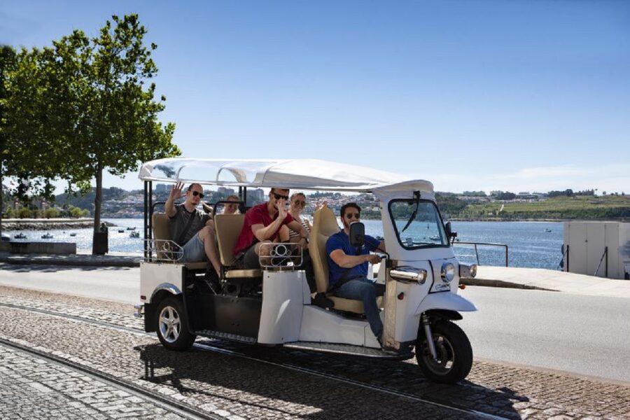 Porto: Private Sightseeing Tour by Electric Tuk Tuk - Avenida dos Aliados, Porto’s formal center
