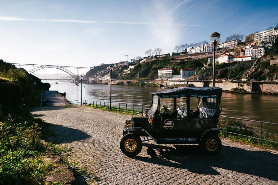 Porto:Private Tour of the Historic City in a Classic Ford T - Timing, comfort, and the short-stop tradeoff