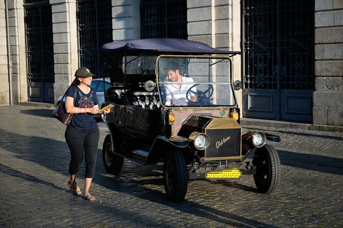 Porto:Private Tour of the Historic City in a Classic Ford T - From Porto Cathedral to Livraria Lello