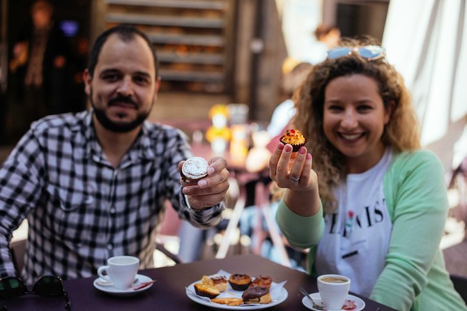 Porto PRIVATE TOUR With Locals: Highlights & Hidden Gems - A tour for questions, not just photographs