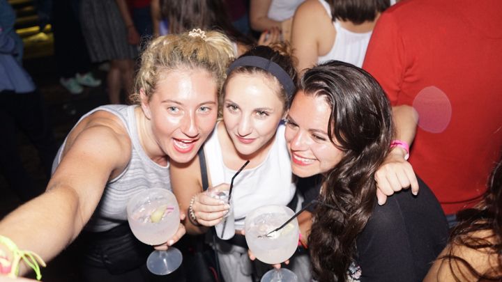 Porto: Pub Crawl with 6 Drinks and VIP Club Entry - Key points before you book