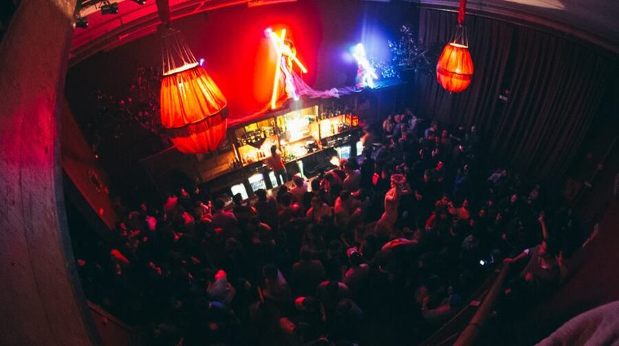 Porto: Pub Crawl with 6 Drinks and VIP Club Entry - The guides are the main reason this works