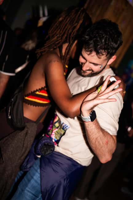 Porto: Pub Crawl with 7 Drinks, Games, and VIP Club Entry - Rua de Cândido dos Reis and the final club