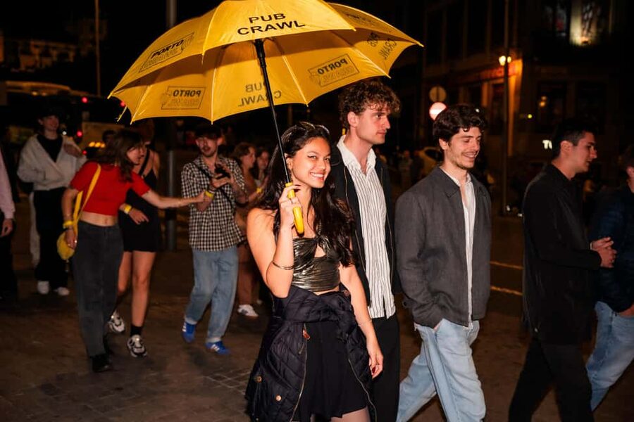 Porto: Pub Crawl with 7 Drinks, Games, and VIP Club Entry - Who should book this Porto night out?