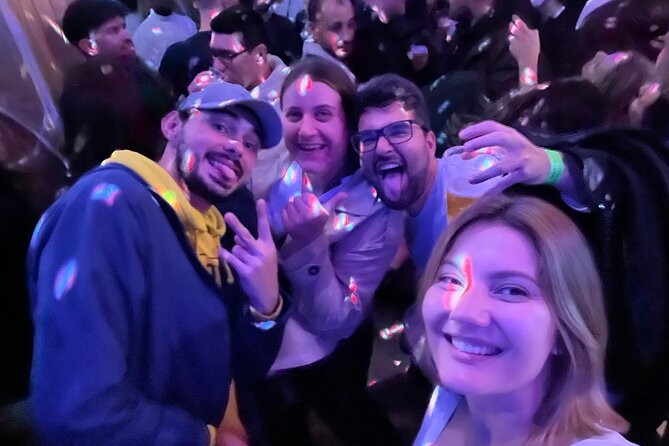 Porto Pubcrawl: 5h,7 Drinks,4 bars &Skip the line Club Entry - The social mood: excellent for some, tiring for others