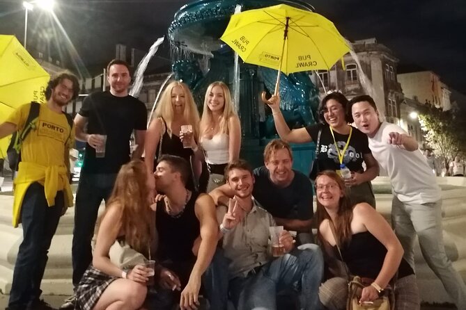 Porto Pubcrawl: 5h,7 Drinks,4 bars &Skip the line Club Entry - Two bars and four drinks near Largo de Alberto Pimentel