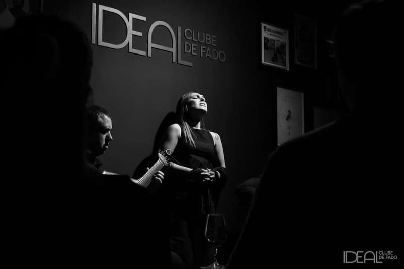Porto: The highest-rated traditional fado concert (downtown) - The opening talk and glass of Port