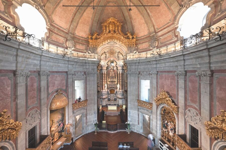 Porto: Torre dos Clerigos Entrance Ticket - The staircase: manageable, narrow, and shared
