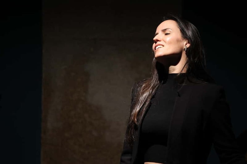 Porto: Traditional Fado Show at Sao Bento with Port Wine - Why Fado inside São Bento feels different