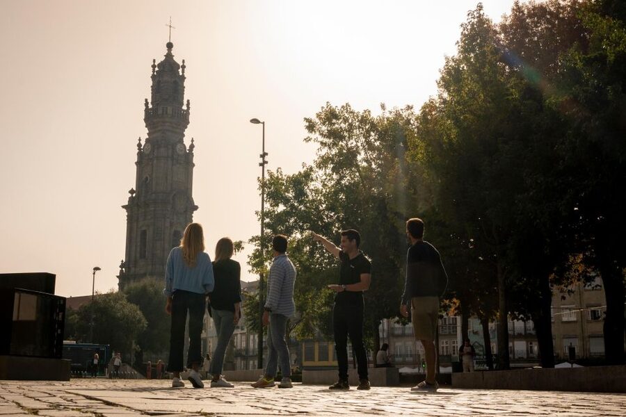 Porto: Walking Tour, Lello Bookshop, Boat and Cable Car - Porto in one half-day: key points