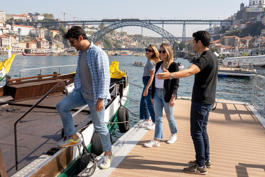 Porto: Walking Tour, Lello Bookshop, Boat and Cable Car - São Bento Station and the Sé quarter