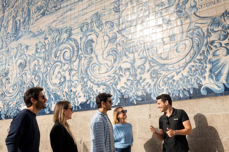 Porto: Walking Tour, Lello Bookshop, Boat and Cable Car - Starting at the Portuguese Centre of Photography