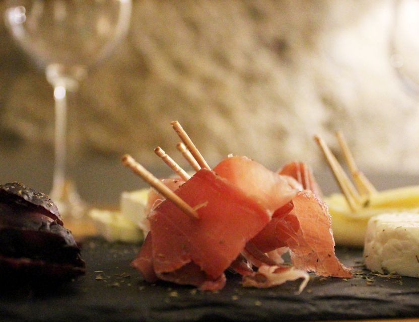 Porto: Wine Tasting with Tapas Walking Tour - The guides are a major part of the experience