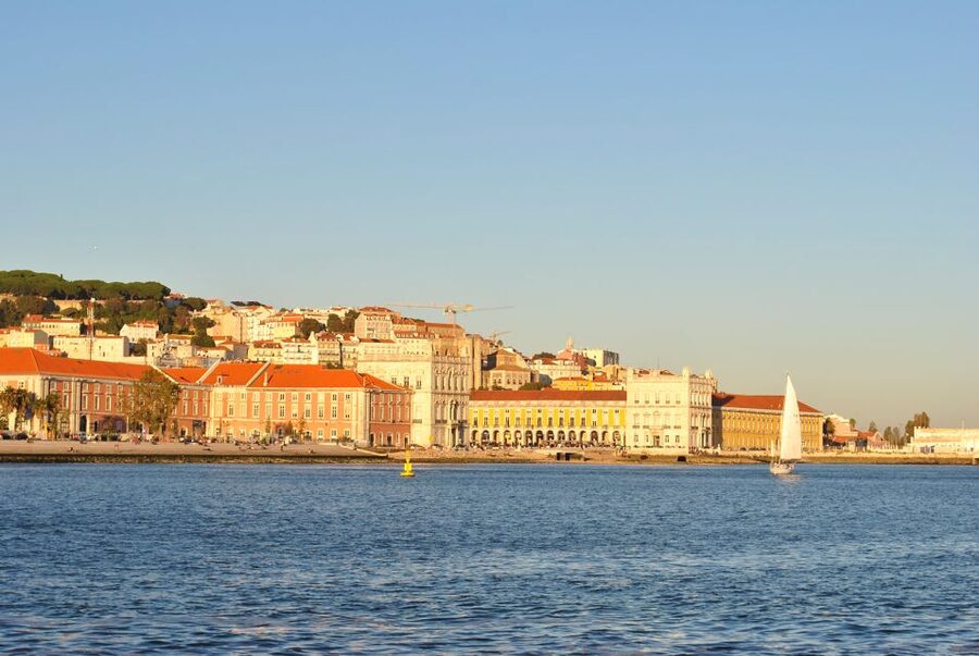 Private Romantic cruise with sparkling wine- 2-Hour- Lisbon - Booking details that affect your decision