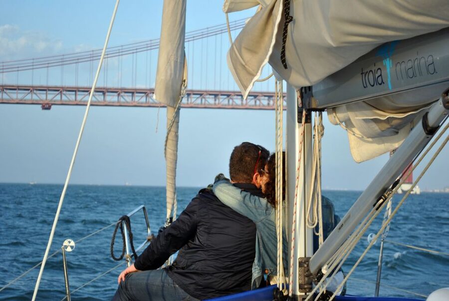 Private Romantic cruise with sparkling wine- 2-Hour- Lisbon - Picking the best time and occasion