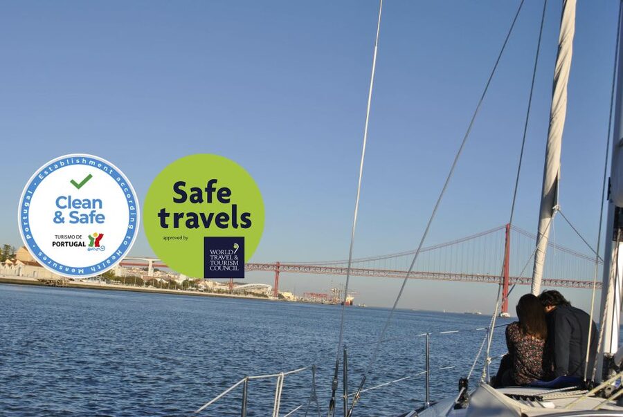 Private Romantic cruise with sparkling wine- 2-Hour- Lisbon - A private boat for two, not a standard group cruise