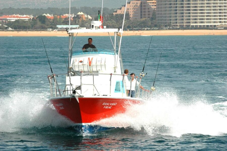 Quarteira: Algarve Reef Fishing Boat Trip with Gear - Setting the bait and learning the basic technique
