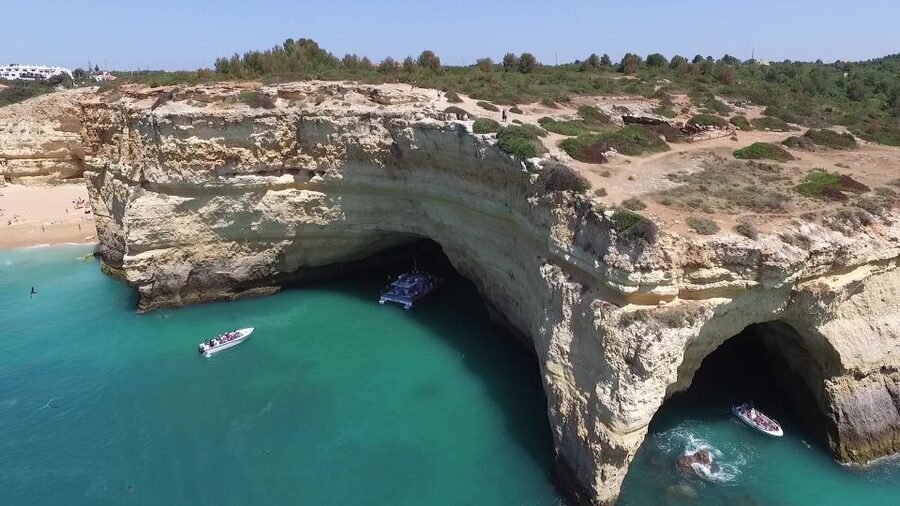 Quarteira: Benagil Cave Guided Catamaran Day Cruise & Drink - How the guiding affects the experience