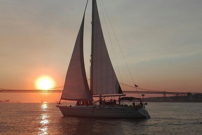 Sailboat Tour in Lisbon with drinks included | Morning and Sunset - Boarding at Doca de Alcântara