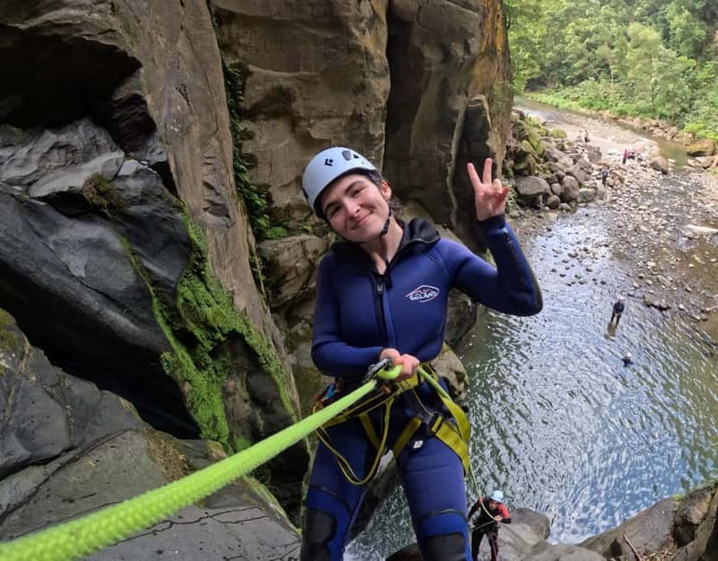 São Miguel: AdventurePark Canyoning Salto do Cabrito, Azores - Starting at the parking area with the white van