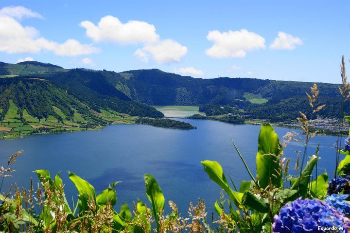 São Miguel, Azores: Sete Cidades Half-Day Jeep Tour - Guides who shape the morning