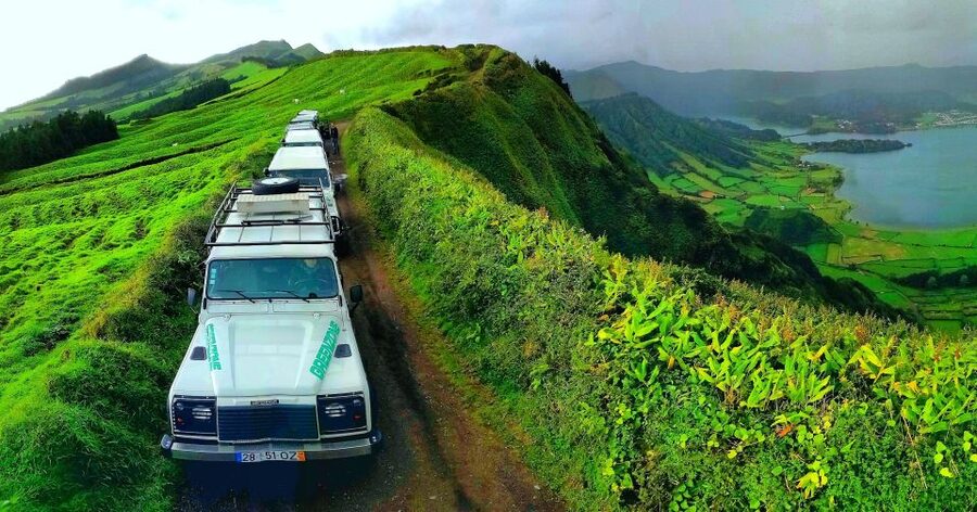 São Miguel, Azores: Sete Cidades Half-Day Jeep Tour - Climbing the crater rim above Ponta Delgada