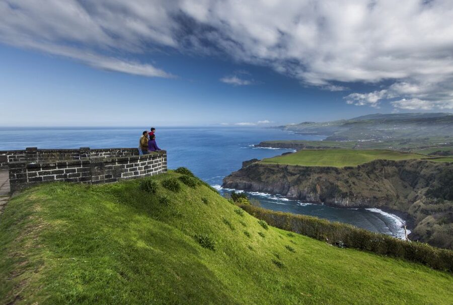 São Miguel East: Full-Day Van Tour with Lunch - Furnas Lake reveals the island’s volcanic engine