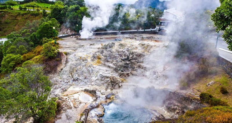 São Miguel: Furnas Volcano & Tea Plantation Tour & Lunch - Furnas Lake and the underground stew