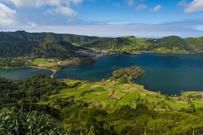 São Miguel West Full Day Tour with Setes Cidades Including Lunch - Miradouro da Barrosa gives you the island from above