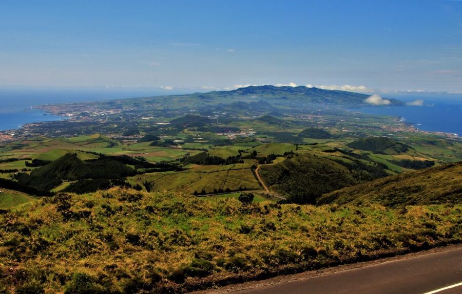 São Miguel West: Full-Day Van Tour with Lunch - Sete Cidades from Vista do Rei and Cerrado das Freiras