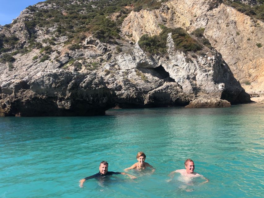 Sesimbra: Arrábida Beaches & Caves Boat Tour with Snorkeling - Ribeiro do Cavalo: the signature beach stop