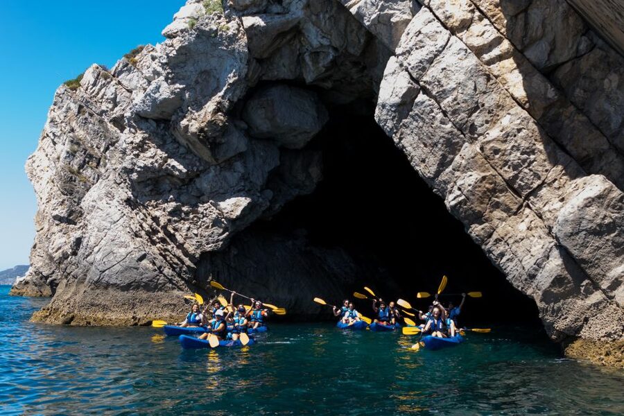 Sesimbra: Arrabida Natural Park & Caves Guided Kayaking Tour - The first 85 minutes: coves, cliffs, and sea caves