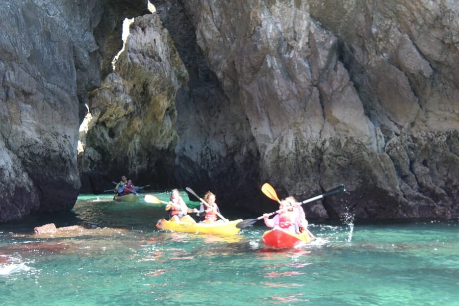 Sesimbra: Ribeiro Cavalo Beach, Caves, & Arrábida Kayak Tour - Ribeira do Cavalo Beach: your 35-minute reward