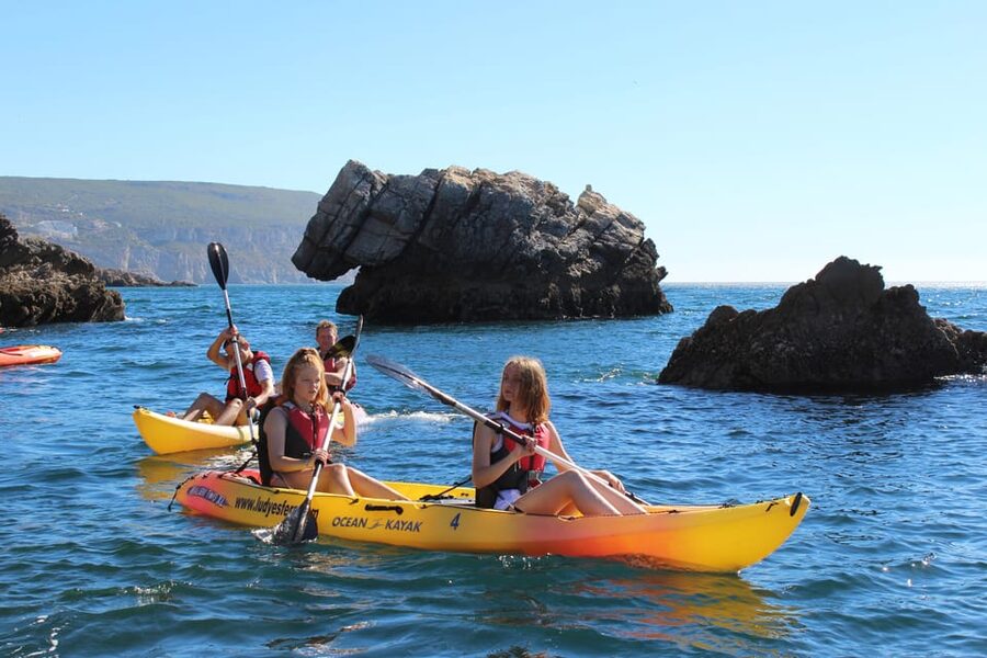 Sesimbra: Ribeiro Cavalo Beach, Caves, & Arrábida Kayak Tour - The return paddle and the final 50 minutes