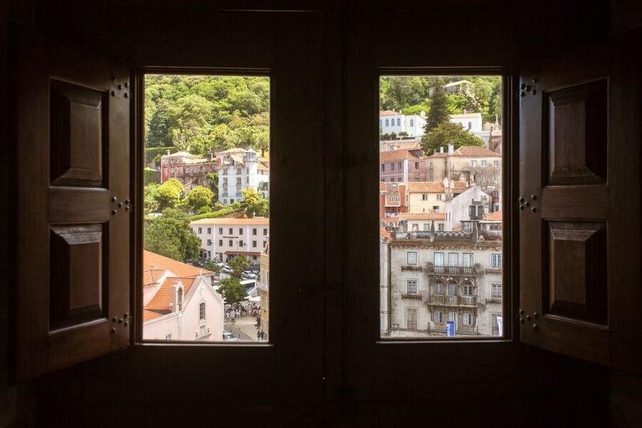 Sintra: Half-Day Tour with Royal Palace Ticket - Estoril on the ride home