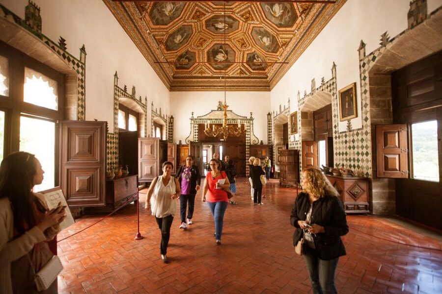 Sintra: Half-Day Tour with Royal Palace Ticket - The coach, timing, and guide style