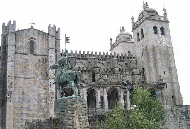 The Unvanquished Tour in Porto City Center - Starting at Aliados, Porto’s grand urban front door